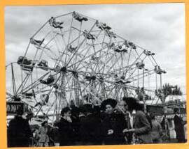 Triple Ferris wheel at Exhibition