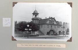"The Town hall in 1925 with war at the front"