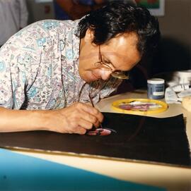 Artist Dennis Smokeyday demonstrating his painting technique