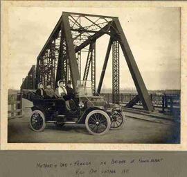 Lacroix Automobile at bridge