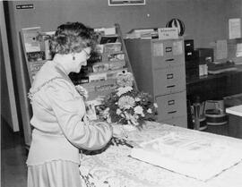 Glenys Ray cutting a cake