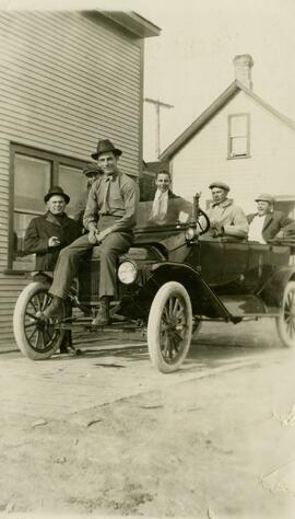 Six men and Ford car of 1912-13