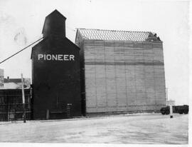Pioneer grain elevator and annex under construction