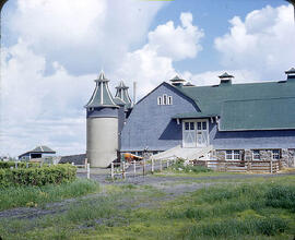 Barn with silos of the University of Saskatchewan
