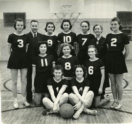University of Saskatchewan Huskiettes Basketball Team - Group Photo