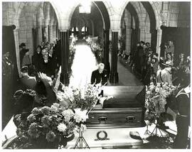 Louis St. Laurent standing by casket of William Lyon Mackenzie King