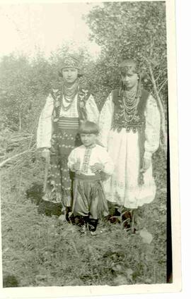 Three Ukrainian children. - Portrait.