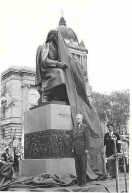 John Diefenbaker unveiling Taras Shevechenko statue