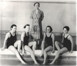 University of Saskatchewan Women's Swimming Team - Group Photo