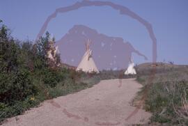 Wanuskewin : trail system and tipi village